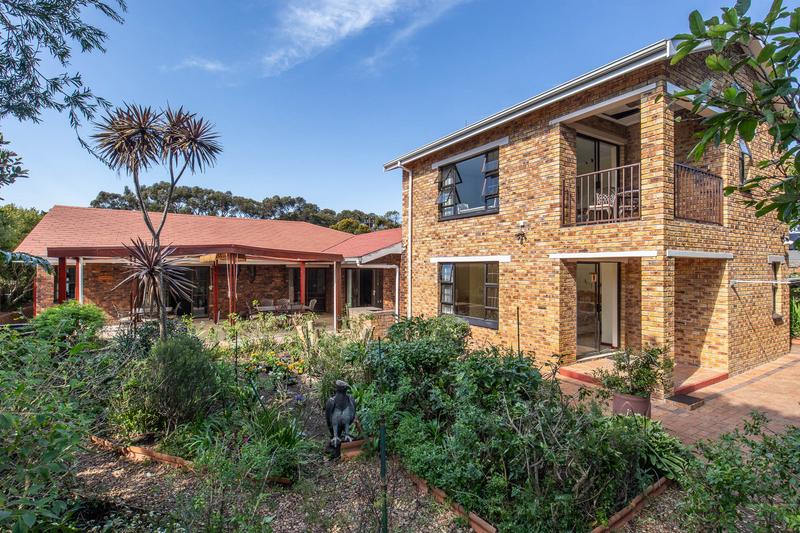 4 Bedroom Property for Sale in Bergvliet Western Cape